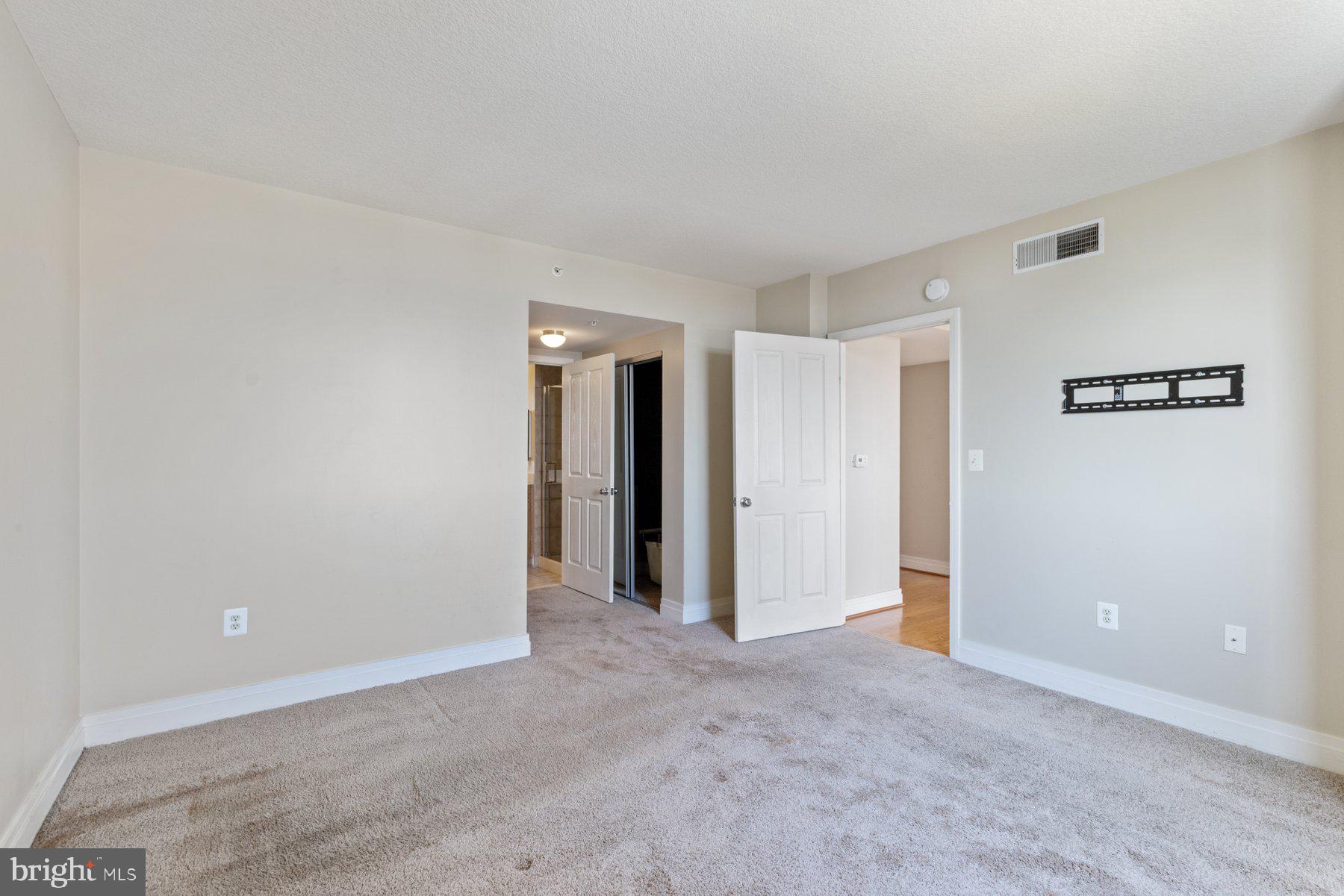 414 Water Street, Unit 2512 Baltimore, MD 21202 - Photo 15 of 40 a view of an empty room