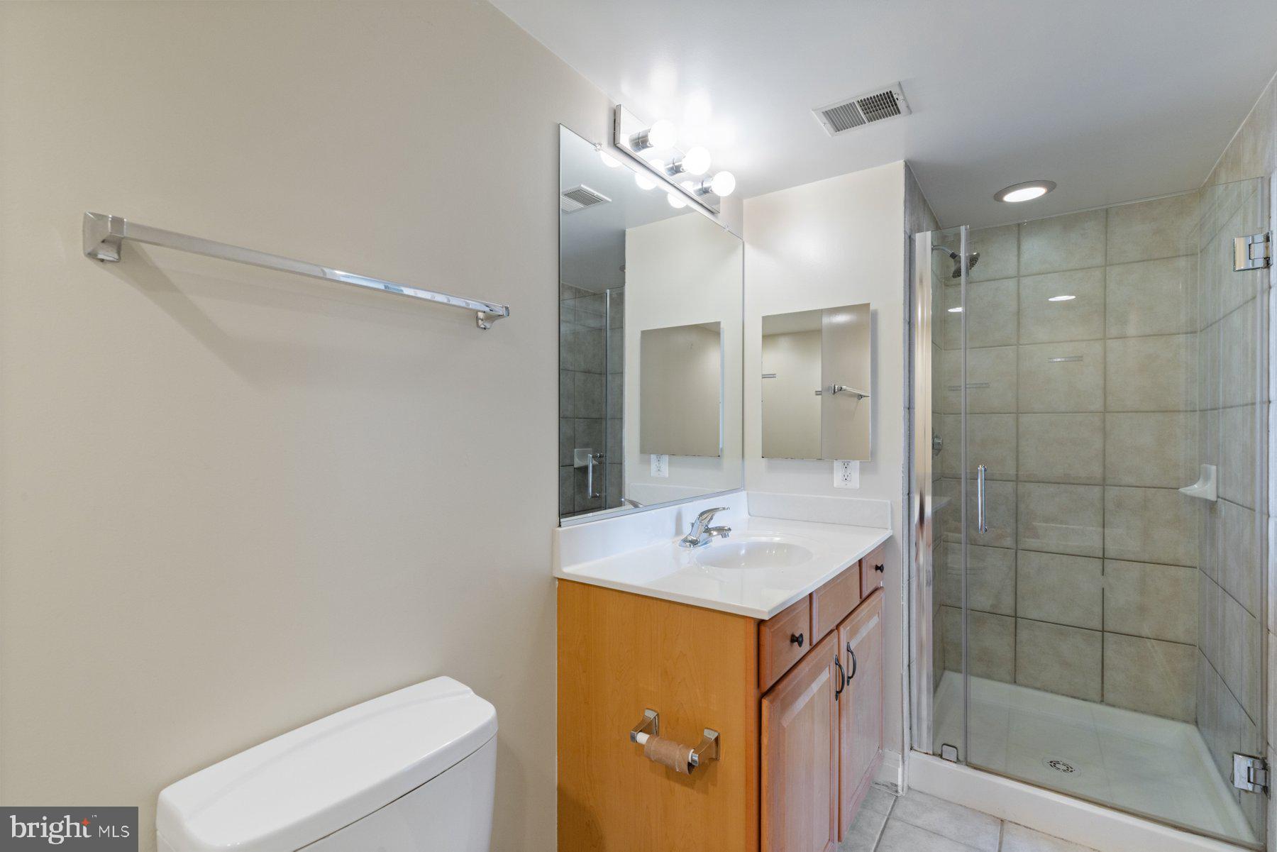 414 Water Street, Unit 2512 Baltimore, MD 21202 - Photo 20 of 40 a bathroom with a sink a toilet and shower