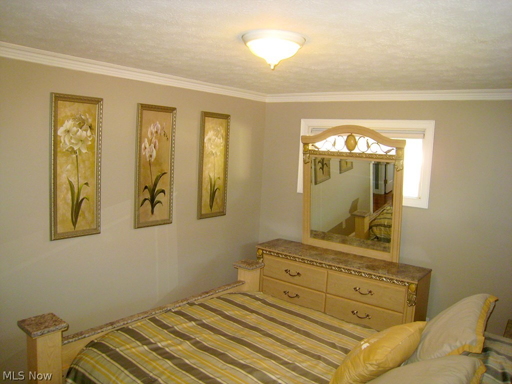 6925 Maplewood Road Parma Heights, OH 44130 - Photo 12 of 25 Third bedroom that is open and airy with oversize closet.