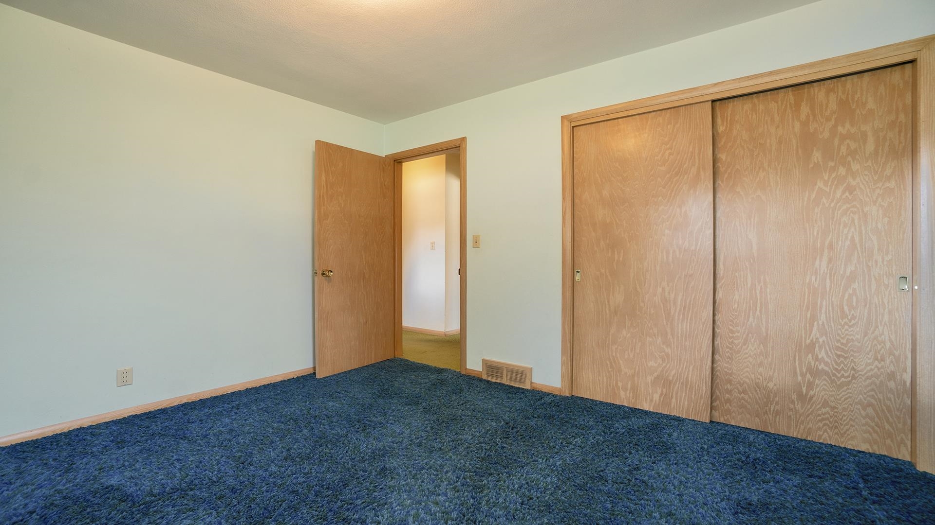 823 East Lilac Road Beloit, WI 53511 - Photo 23 of 28 an empty room with closet area