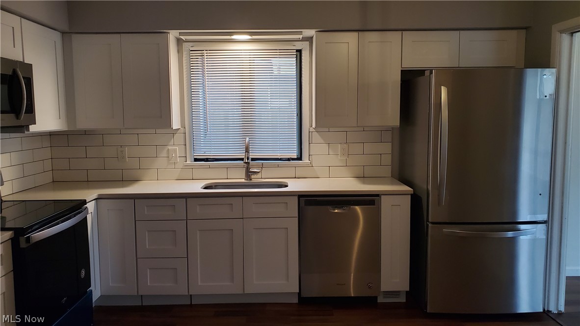 2495 Fenwick Road Cleveland, OH 44118 - Photo 5 of 32