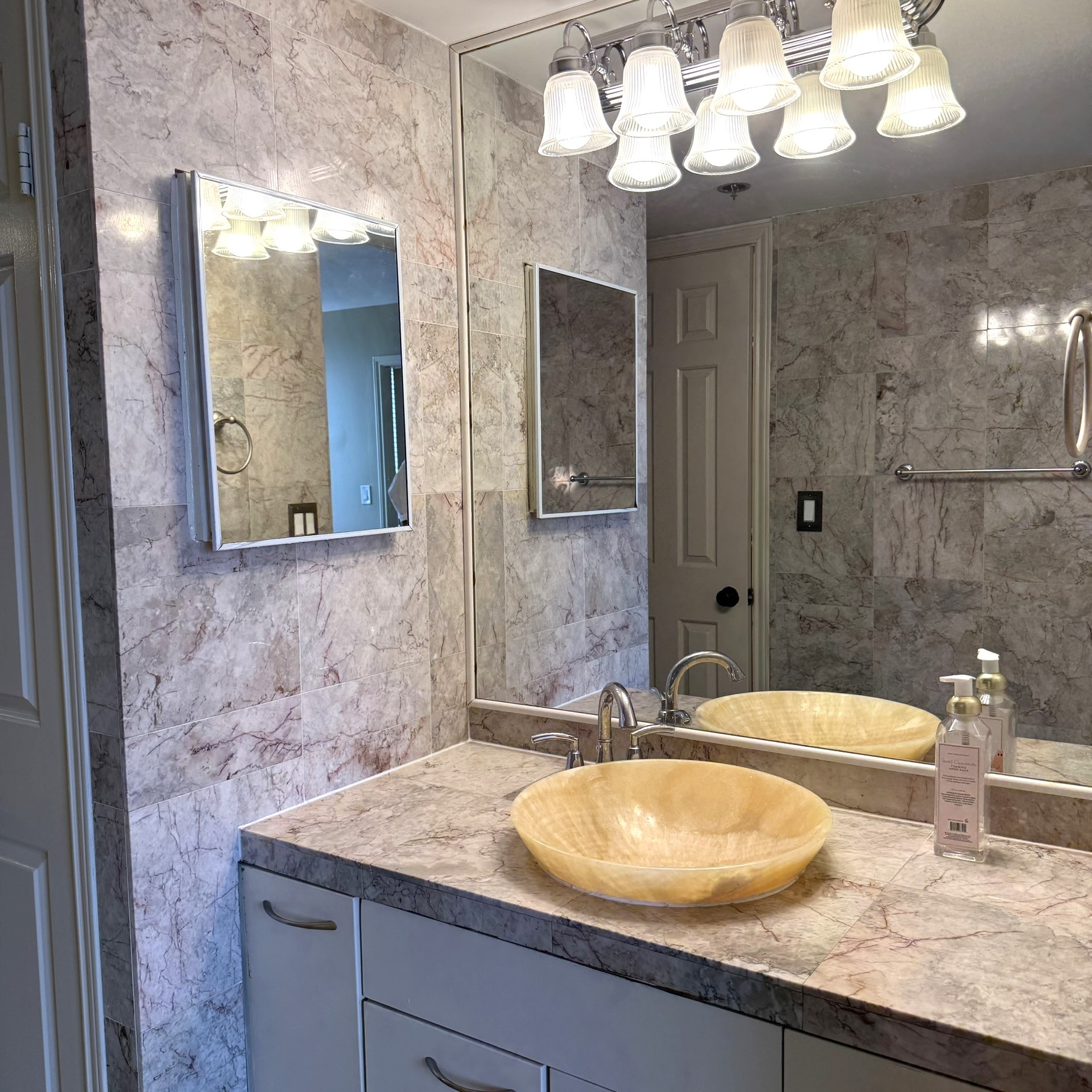 3525 Sage Road, Unit 716 Houston, TX 77056 - Photo 20 of 26 a bathroom with a sink a mirror and a light fixture