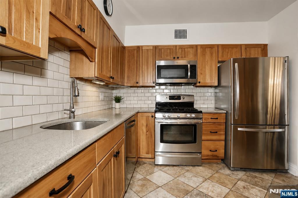 6 Horizon Road, Unit 1904 Fort Lee, NJ 07024 - Photo 18 of 50 Gallery Image 18