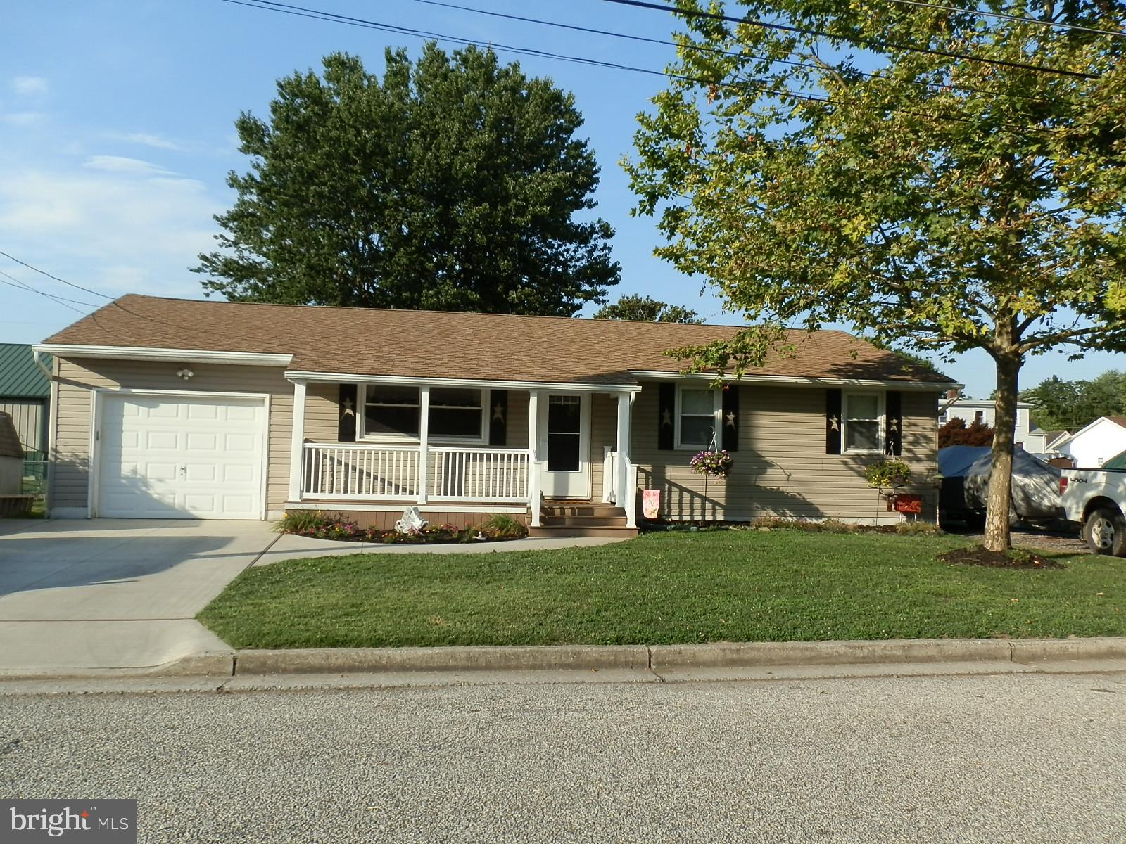 10 Georgia Road Pennsville, NJ 08070 - Photo 1 of 48 a front view of a house with a garden