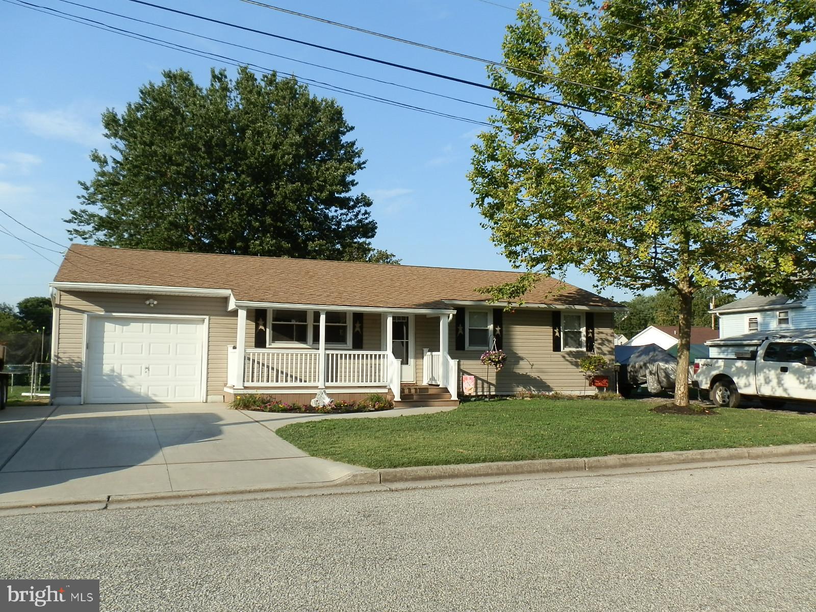 10 Georgia Road Pennsville, NJ 08070 - Photo 2 of 48 front view of a house with a yard