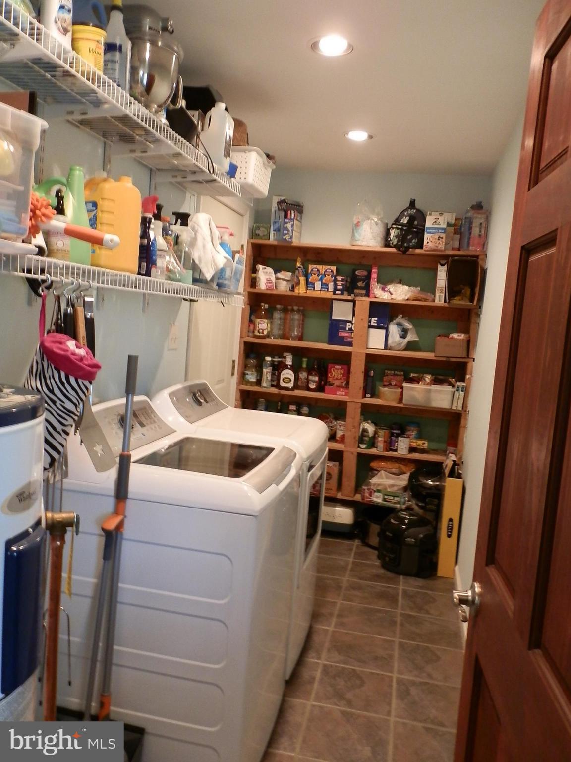10 Georgia Road Pennsville, NJ 08070 - Photo 11 of 48 a utility room with washer and dryer
