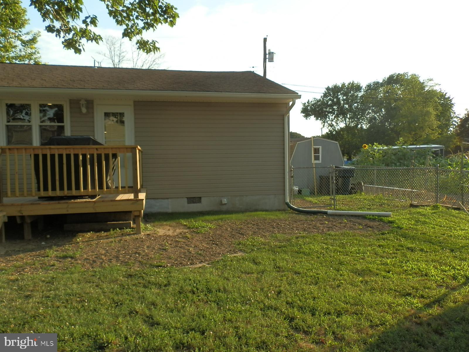10 Georgia Road Pennsville, NJ 08070 - Photo 20 of 48 a backyard of a house with lots of green space