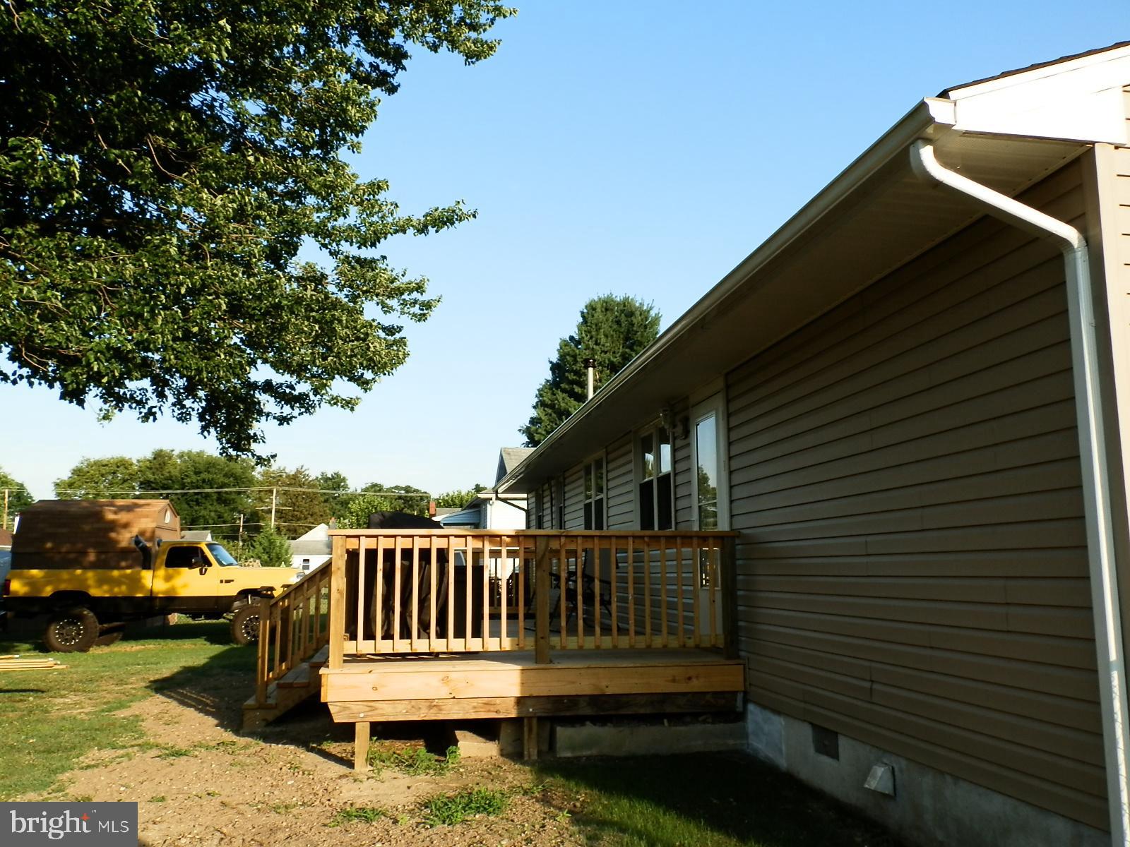 10 Georgia Road Pennsville, NJ 08070 - Photo 22 of 48 a view of a deck with a yard
