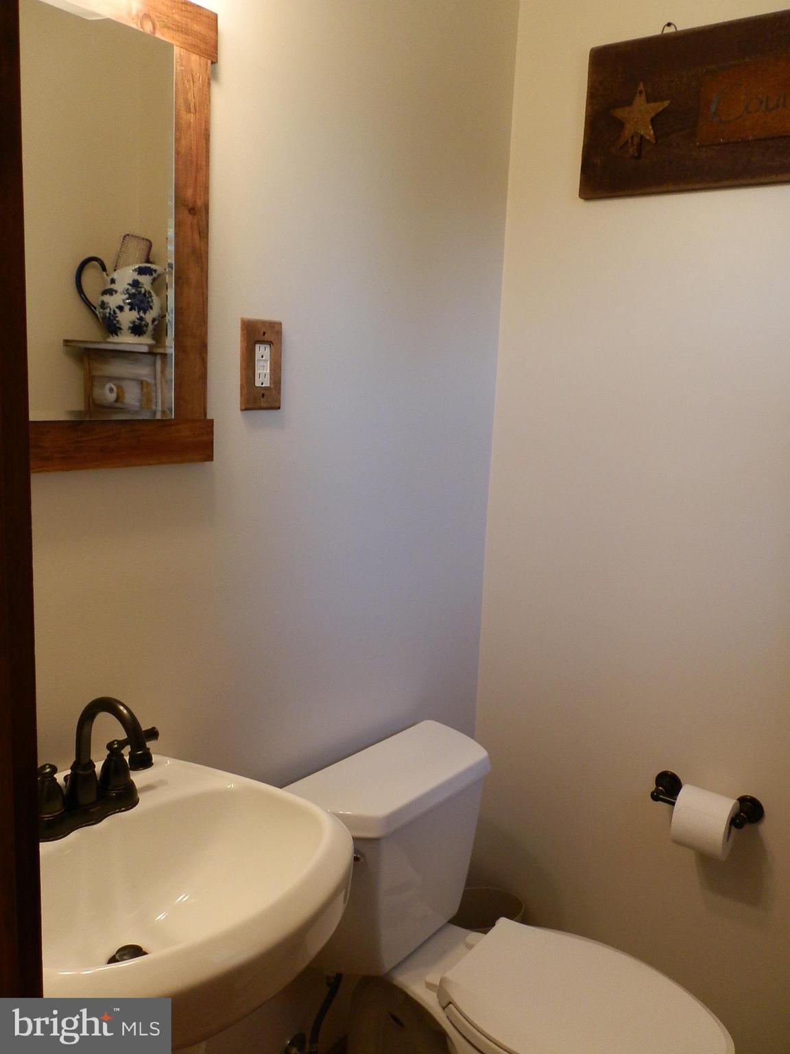 10 Georgia Road Pennsville, NJ 08070 - Photo 28 of 48 a bathroom with a toilet a sink and mirror