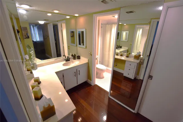 $2,400 | 3800 Oaks Clubhouse Drive, Unit 309, Pompano Beach, FL 33069