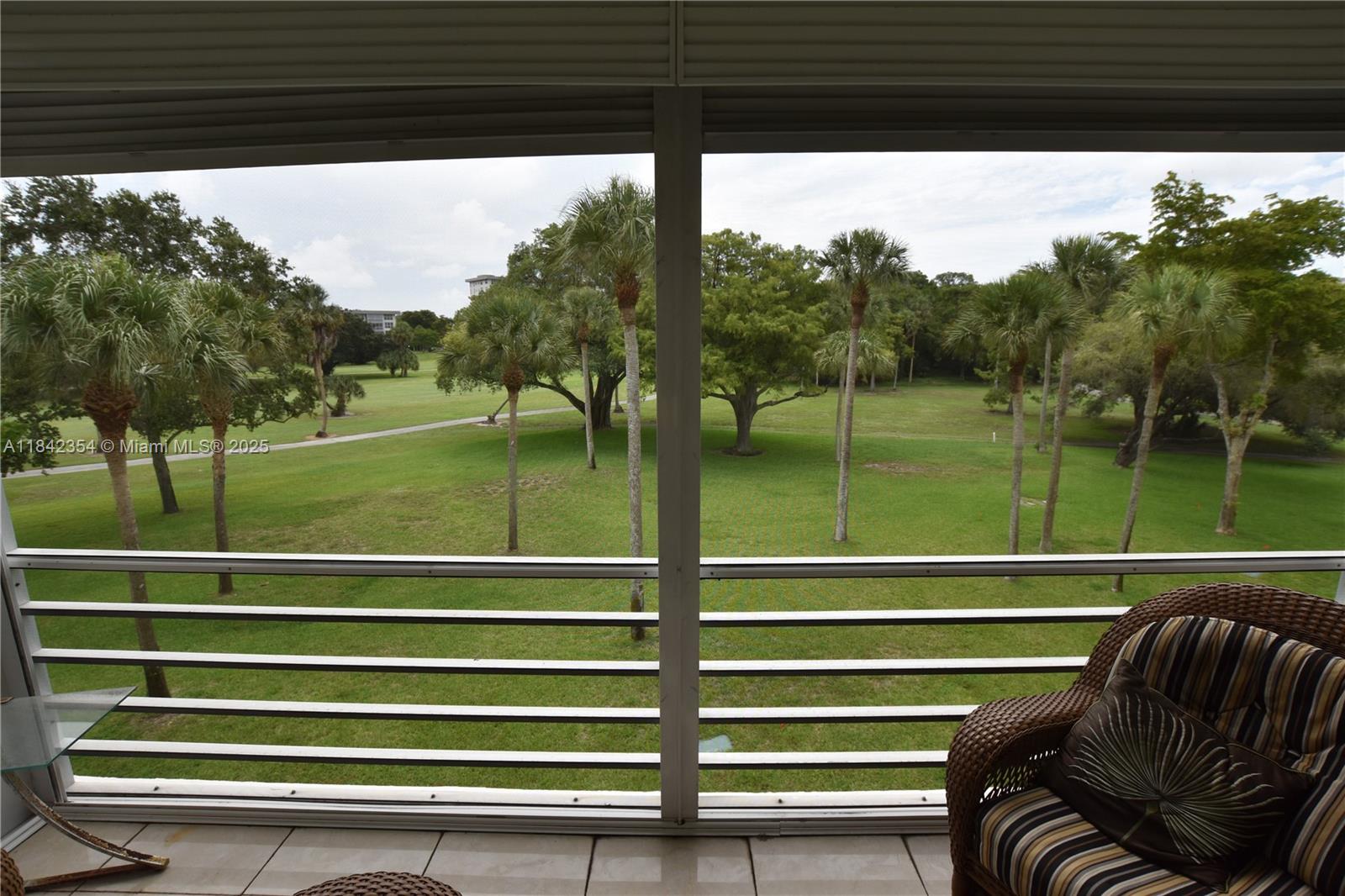 3800 Oaks Clubhouse Drive, Unit 309 Pompano Beach, FL 33069 - Photo 18 of 41