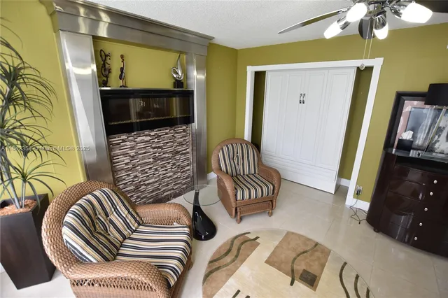 $2,400 | 3800 Oaks Clubhouse Drive, Unit 309, Pompano Beach, FL 33069