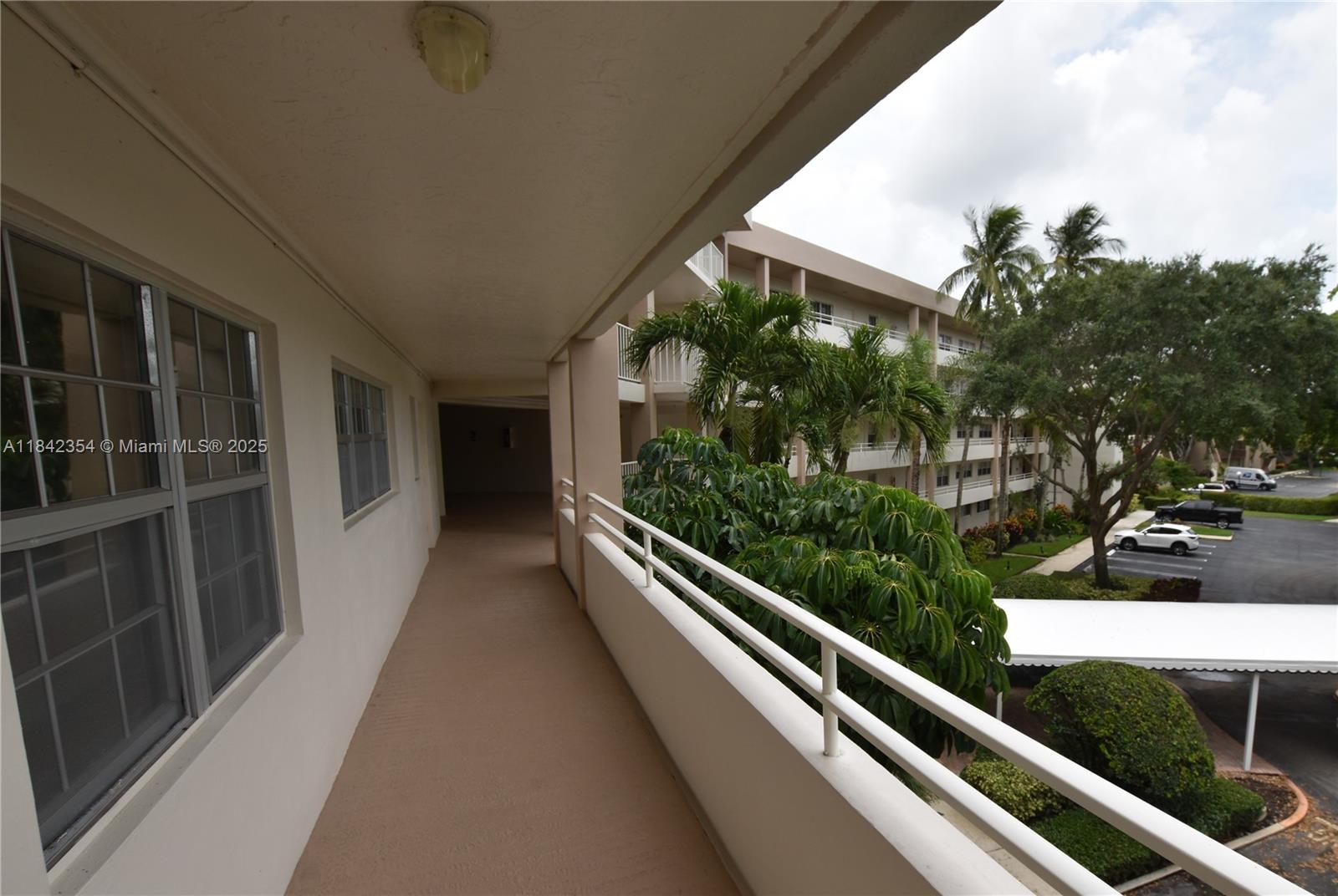 3800 Oaks Clubhouse Drive, Unit 309 Pompano Beach, FL 33069 - Photo 25 of 41