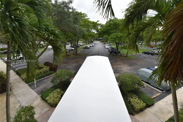 $2,400 | 3800 Oaks Clubhouse Drive, Unit 309, Pompano Beach, FL 33069