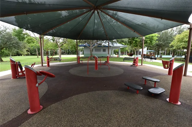 $2,400 | 3800 Oaks Clubhouse Drive, Unit 309, Pompano Beach, FL 33069