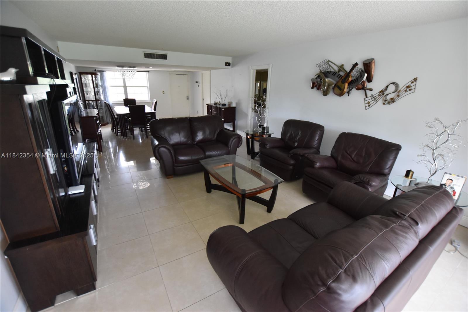 3800 Oaks Clubhouse Drive, Unit 309 Pompano Beach, FL 33069 - Photo 4 of 41