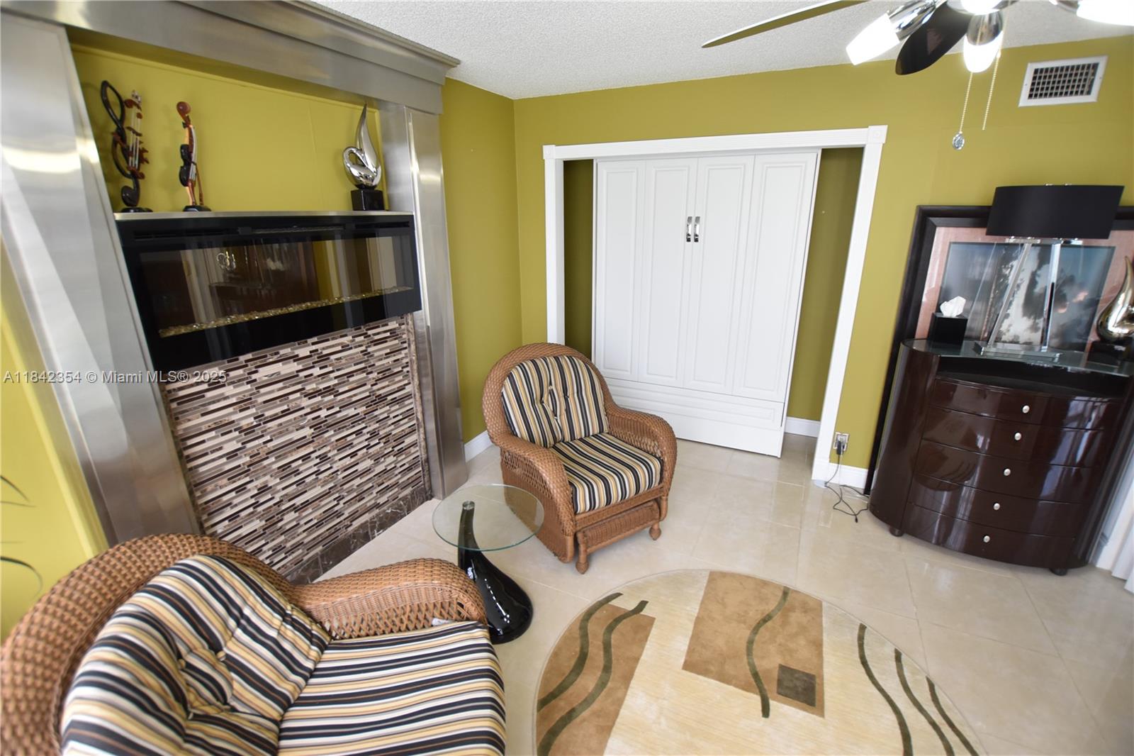 3800 Oaks Clubhouse Drive, Unit 309 Pompano Beach, FL 33069 - Photo 5 of 41