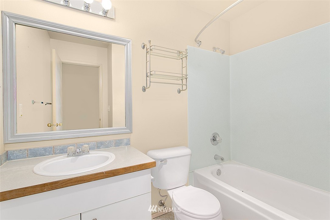 2850 Southwest Genesee Street Seattle, WA 98126 - Photo 11 of 15 Gallery Image 11