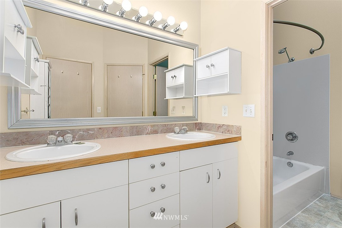 2850 Southwest Genesee Street Seattle, WA 98126 - Photo 8 of 15 Gallery Image 8