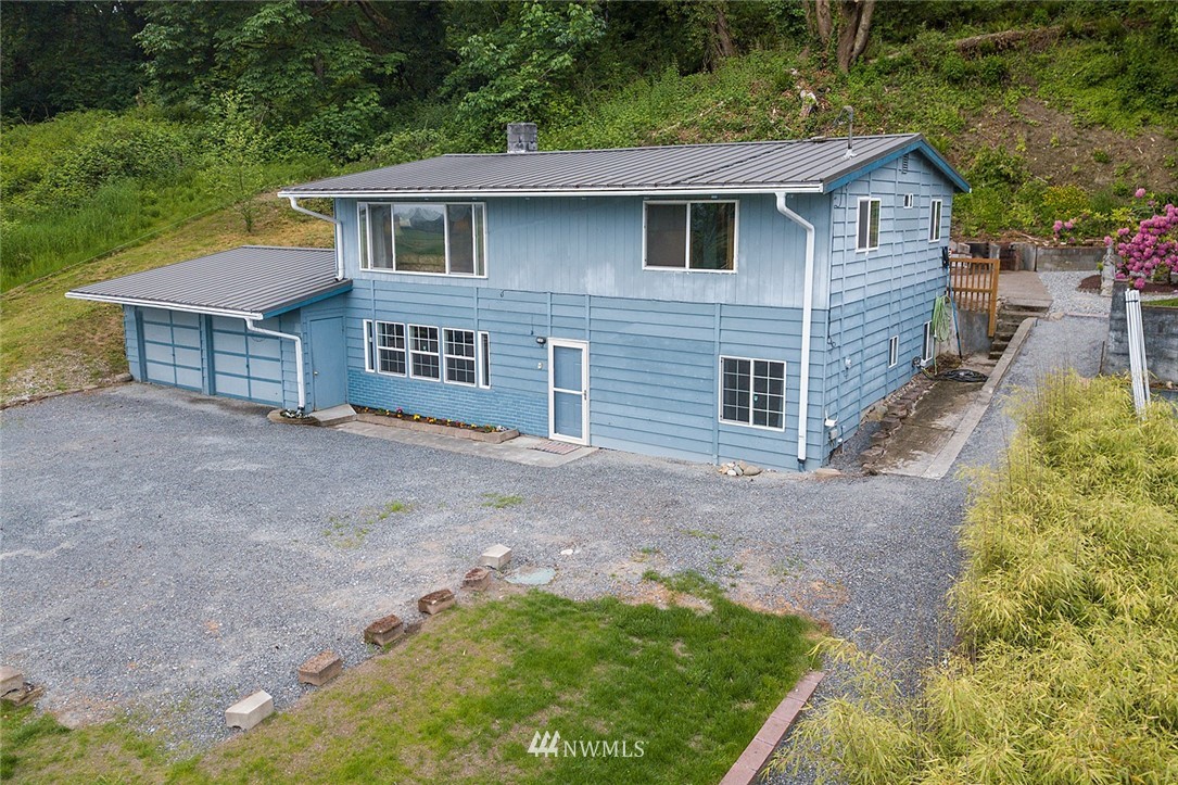 6124 Larimer Road Everett, WA 98208 - Photo 2 of 36