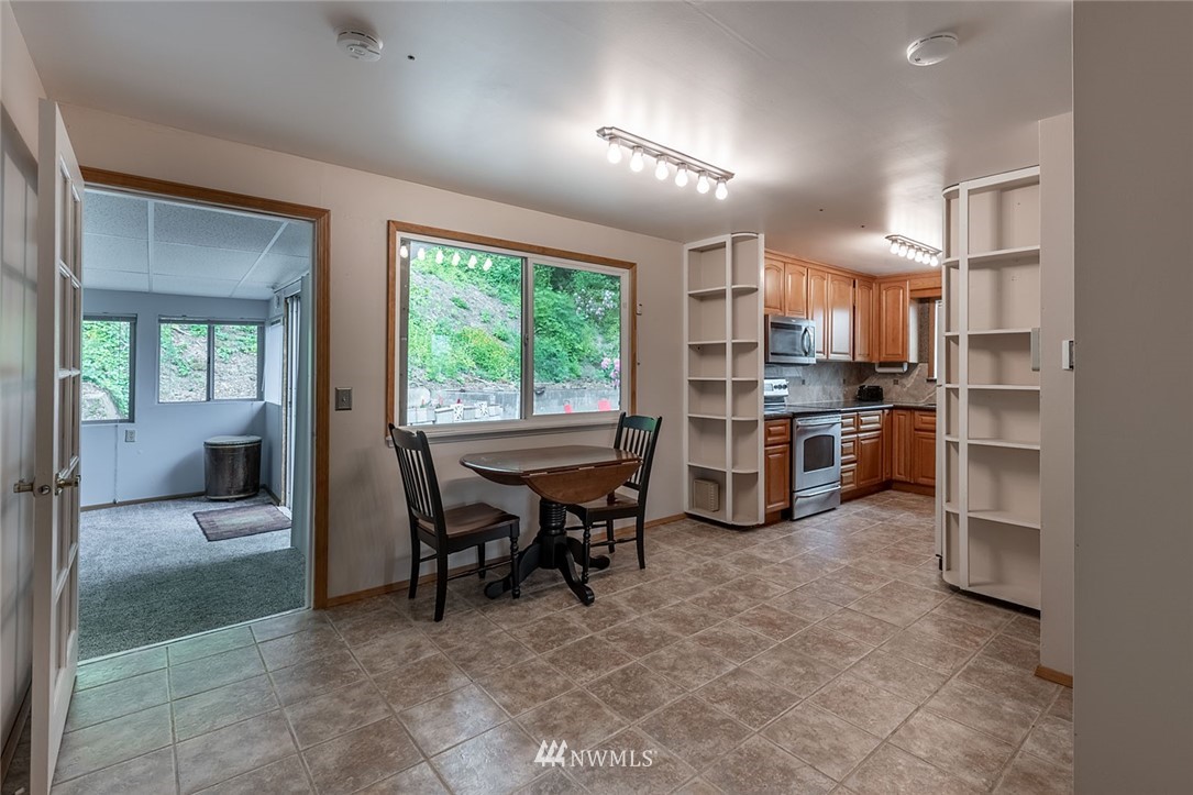 6124 Larimer Road Everett, WA 98208 - Photo 13 of 36