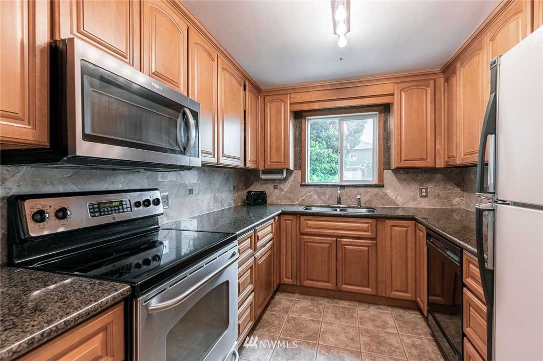 6124 Larimer Road Everett, WA 98208 - Photo 14 of 36