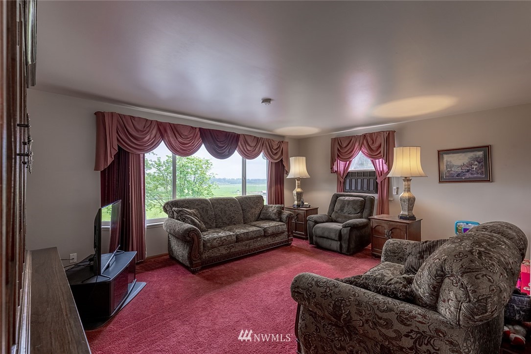 6124 Larimer Road Everett, WA 98208 - Photo 15 of 36