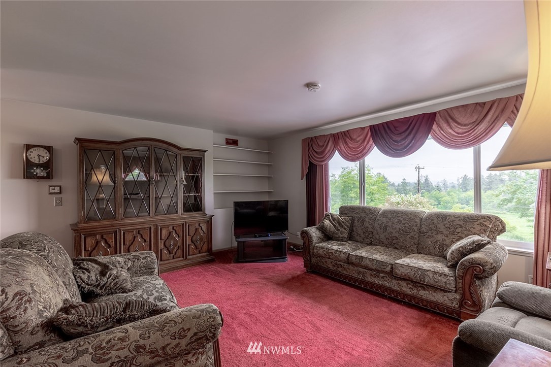 6124 Larimer Road Everett, WA 98208 - Photo 16 of 36