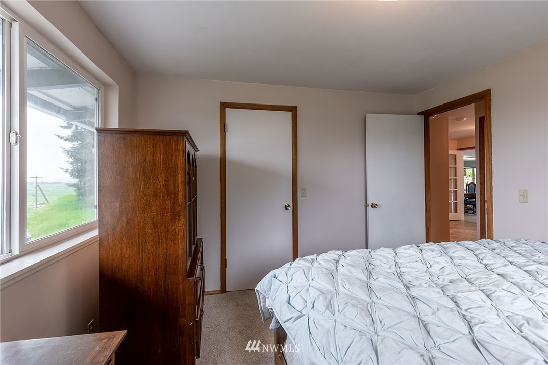 6124 Larimer Road Everett, WA 98208 - Photo 18 of 36