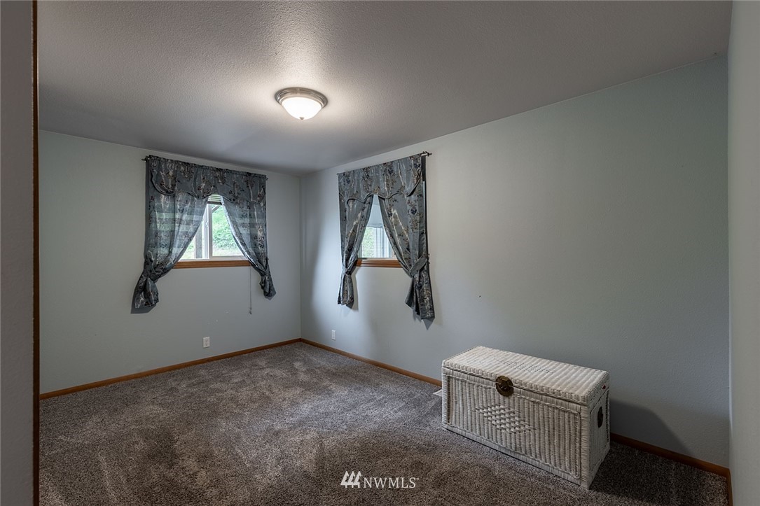 6124 Larimer Road Everett, WA 98208 - Photo 22 of 36