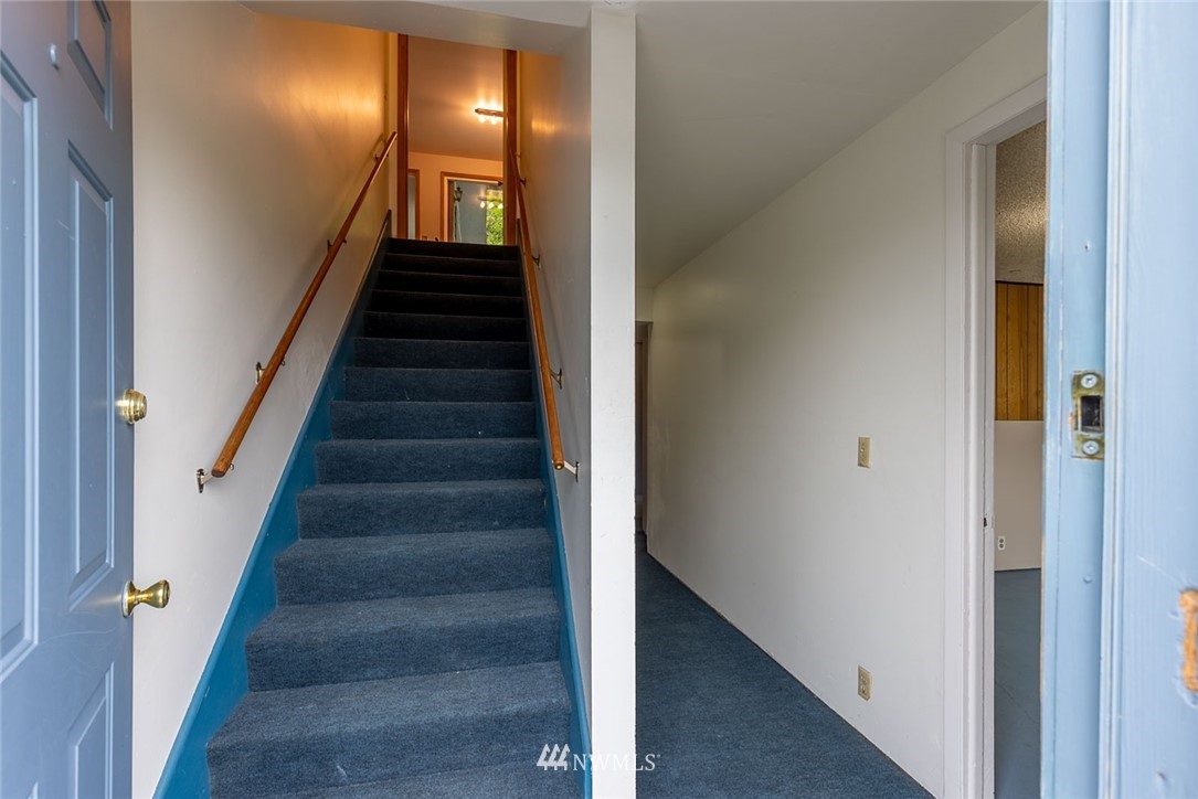 6124 Larimer Road Everett, WA 98208 - Photo 4 of 36