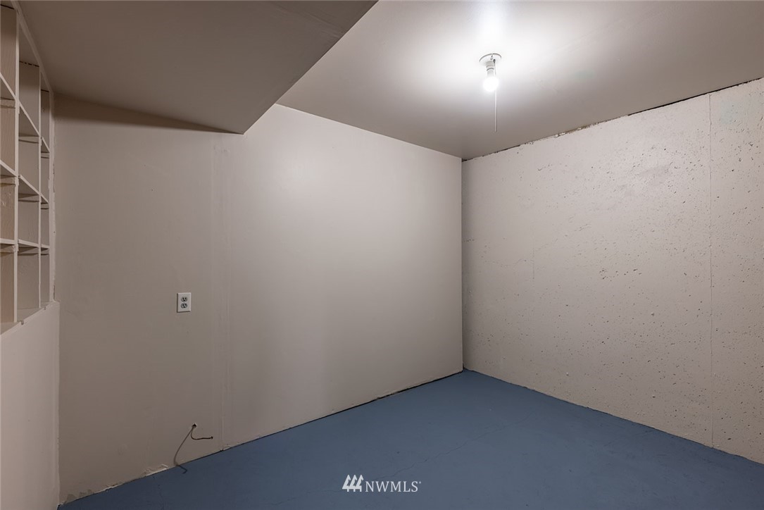 6124 Larimer Road Everett, WA 98208 - Photo 9 of 36