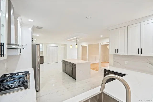 $1,249,000 | 2 Heiko Court, Northport, NY 11768