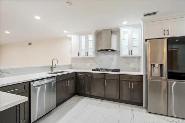 $1,249,000 | 2 Heiko Court, Northport, NY 11768