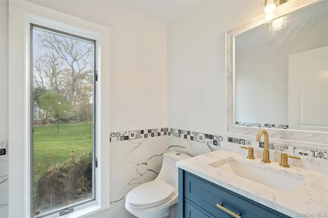 $1,249,000 | 2 Heiko Court, Northport, NY 11768