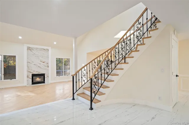 $1,249,000 | 2 Heiko Court, Northport, NY 11768