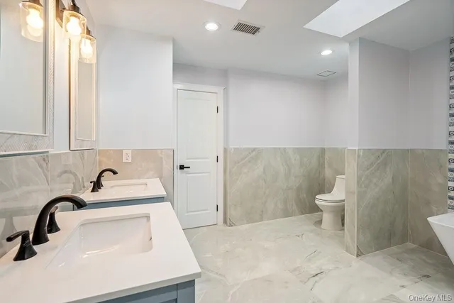 $1,249,000 | 2 Heiko Court, Northport, NY 11768