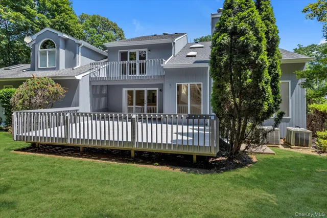 $1,249,000 | 2 Heiko Court, Northport, NY 11768