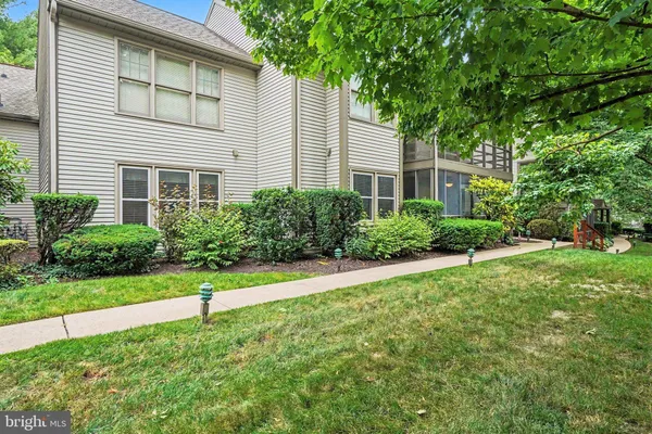 $275,000 | 515 Roslaire Drive, Hummelstown, PA 17036