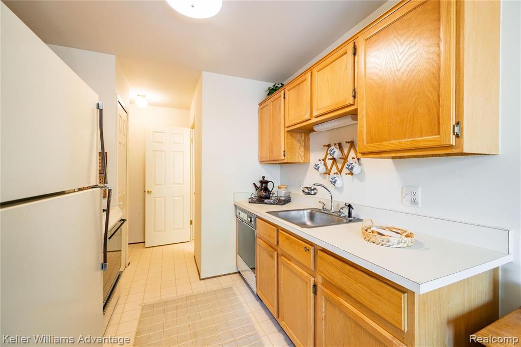 40043 Crosswinds Road Novi, MI 48375 - Photo 12 of 21