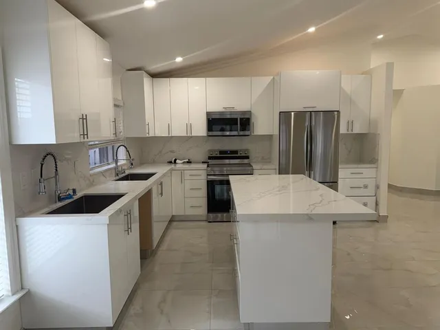 $880,000 | 4966 Southwest 33rd Terrace, Hollywood, FL 33312