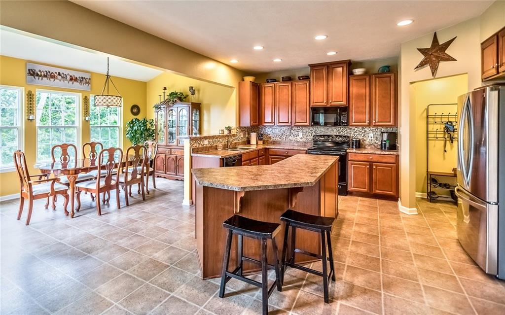 265 Long Ridge Drive Coraopolis, PA 15108 - Photo 5 of 24 Gallery Image 5