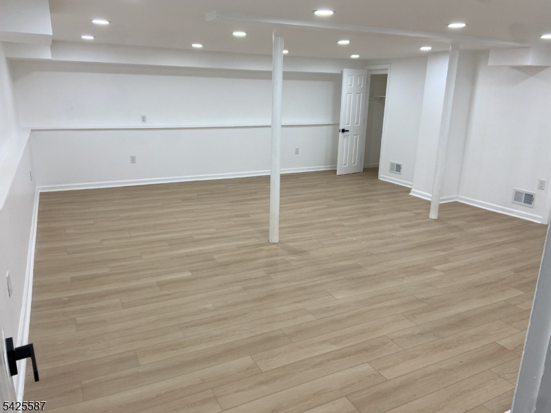 271 Valley Road Clark, NJ 07066 - Photo 4 of 16