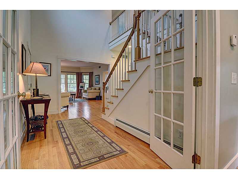 252 Wickford Point Road North Kingstown, RI 02852 - Photo 3 of 25 Entry.