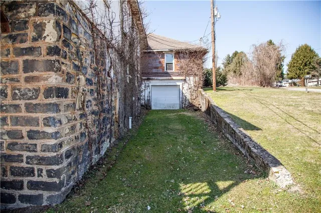 a view of a yard in front of a building