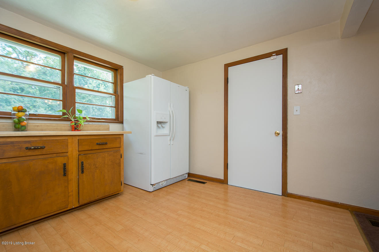 3007 Gudgel Road Louisville, KY 40211 - Photo 14 of 36 Kitchen