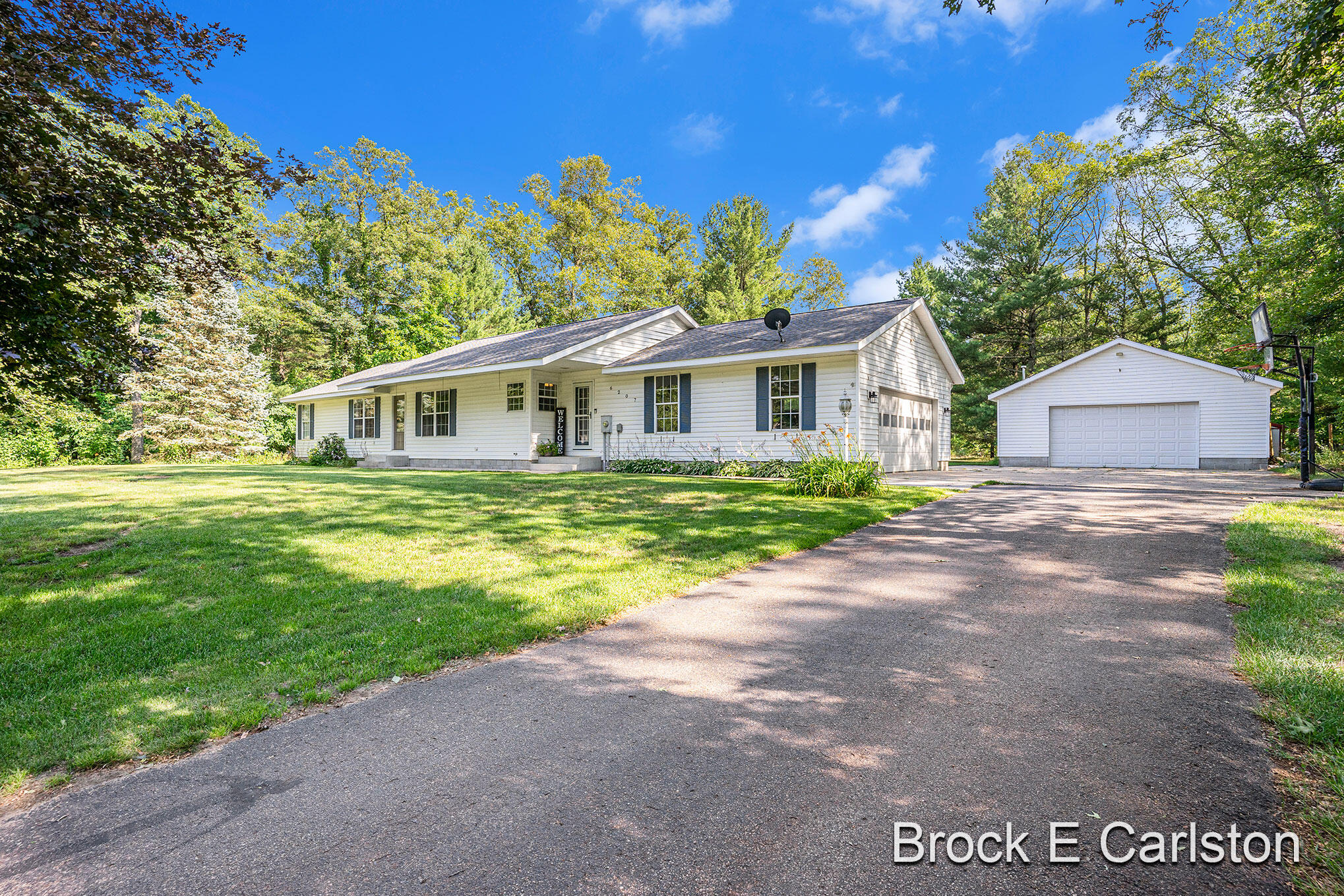 6207 Hall Road Muskegon, MI 49442 - Photo 2 of 37 DSC00278