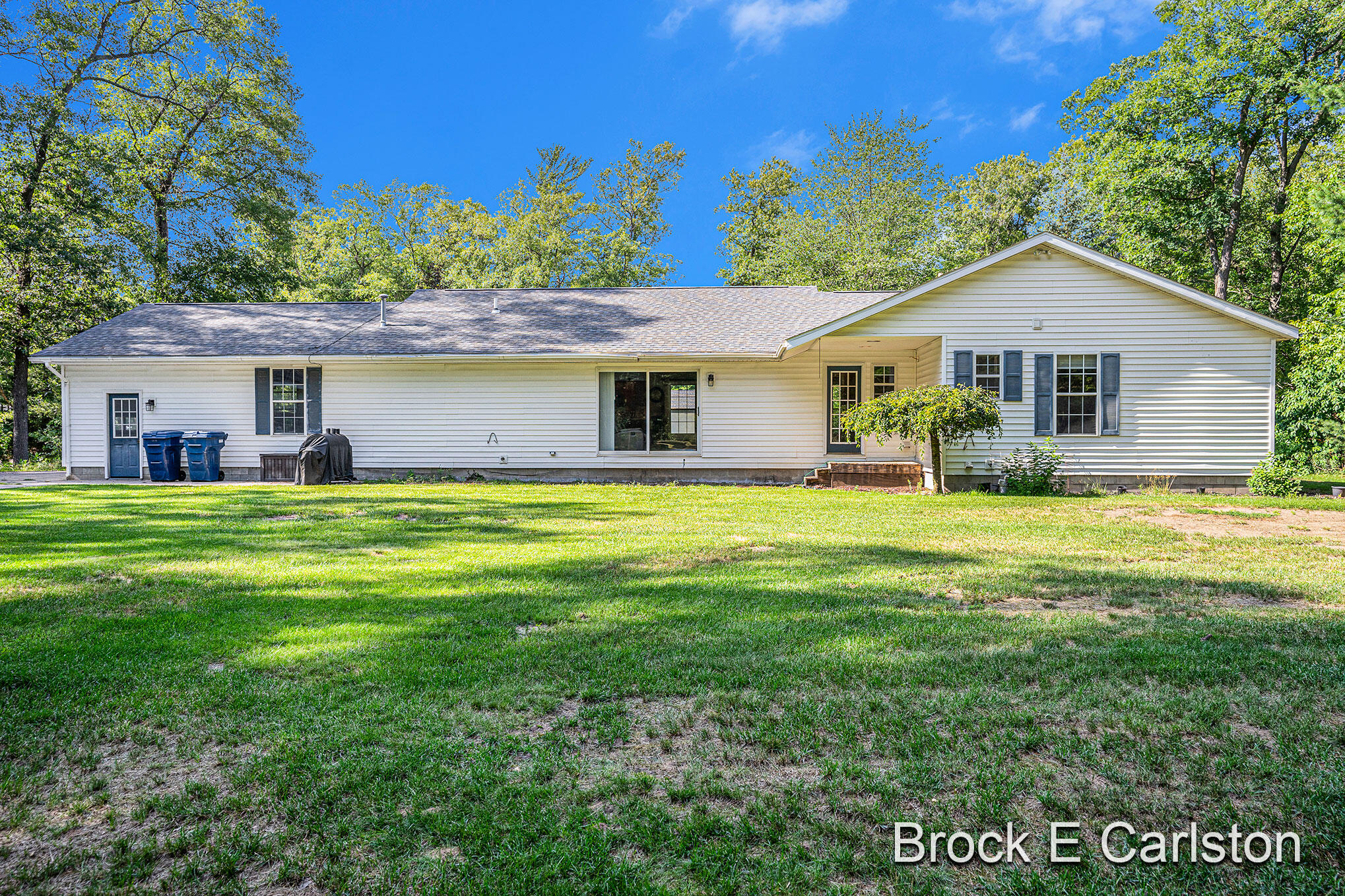6207 Hall Road Muskegon, MI 49442 - Photo 6 of 37 DSC00284