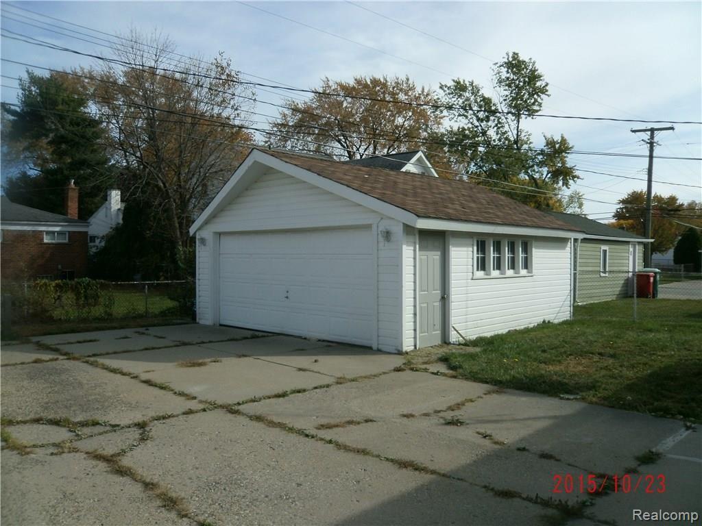 24814 Kelly Road Eastpointe, MI 48021 - Photo 3 of 21 GEDC1646.JPG