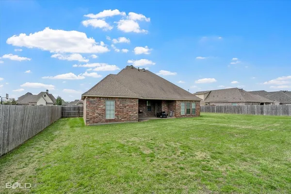 $379,900 | 126 Lori Drive, Stonewall, LA 71078